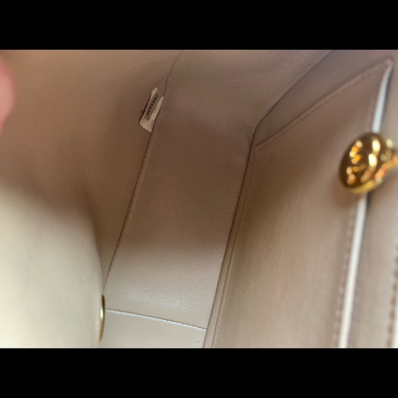 Vintage Classic Single Flap in Beige Lambskin in 24GHW - Picture 13 of 15